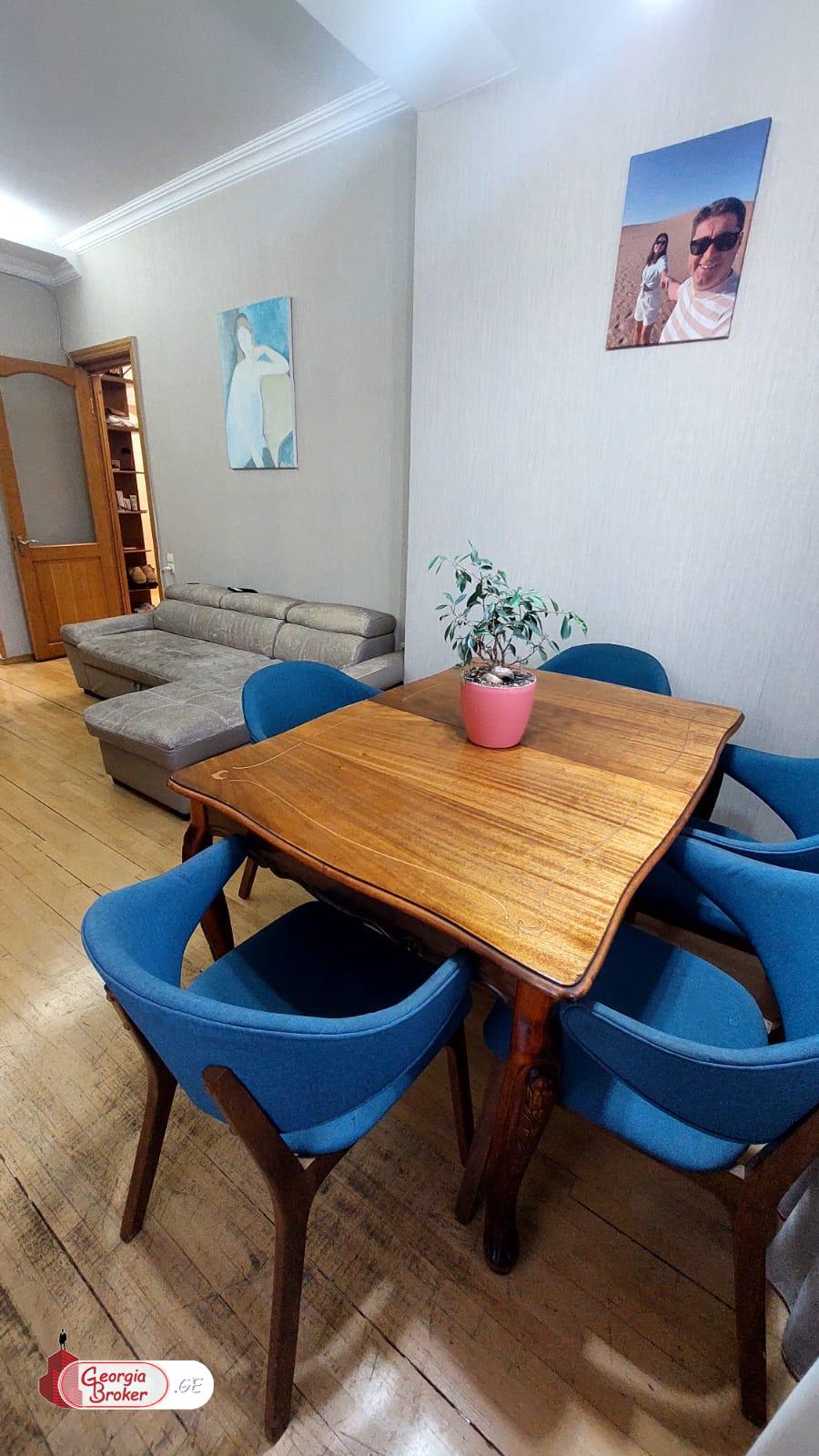 продается квартира с новым ремонтом 5-комнат